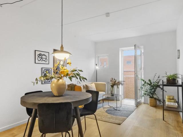 3 værelses lejlighed med moderne køkken og grønne omgivelser i Horsens