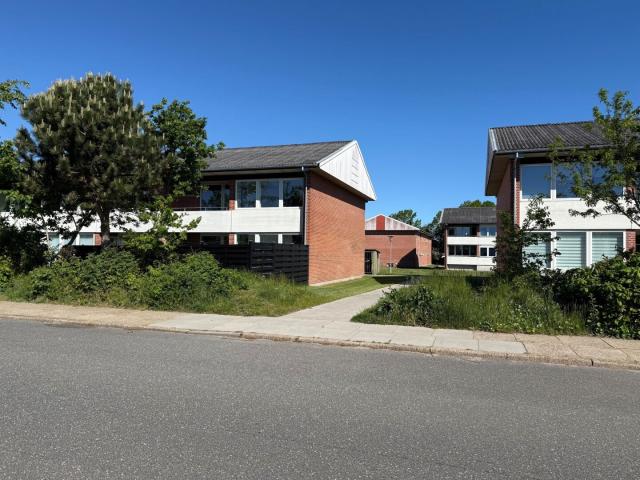 3 værelses 1. sals lejlighed tæt på indkøb, skole m.v