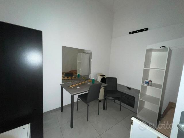 3 Vani PALERMO VIA UGO BASSI Comodo Appartamento