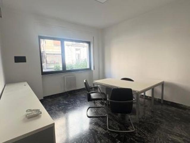 3 VANI USO UFFICIO VIA DE ROSSI BARI