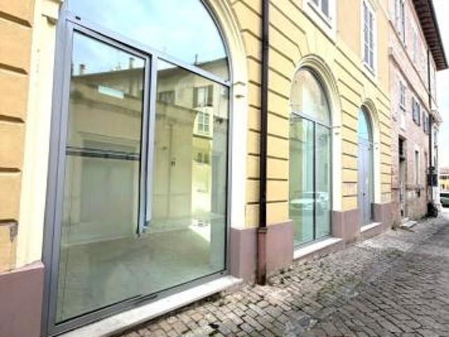 3 Vetrine in affitto a Senigallia
