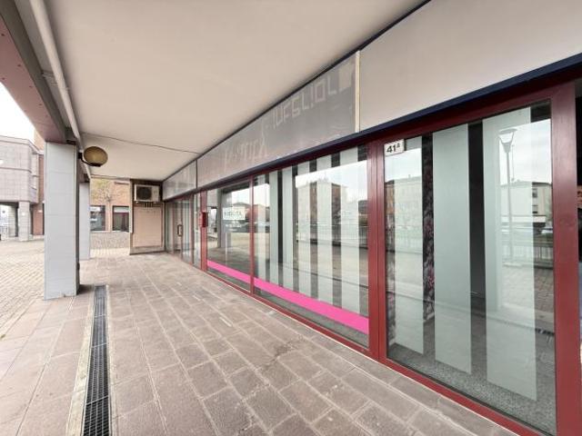 3 Vetrine in vendita a Modena