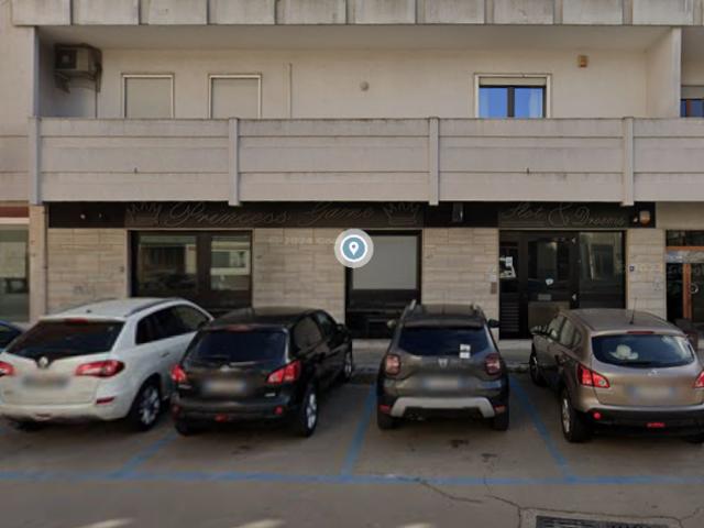 3 Vetrine in vendita a Lecce