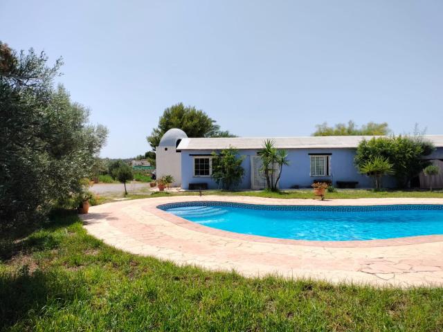 Venta de 3 Viviendas en una! Villa con Piscina y Parcela de 5.000 m2 — Ideal para Inversión o Familias Numerosas. 3 Homes in One! Country Villa with Pool and 5,000 m2 of Land — Perfect for I