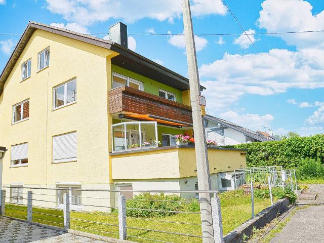 3 Wohnungen + 1 Büro/Praxis, ruhige Lage in Pfuhl, Doppelgarage, Garten, Keller, Stellplätze