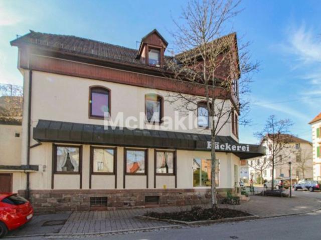 3 Wohnungen + 3 Apartments + Bäckerei im Herzen der Kurstadt Königsfeld Um und Ausbaupotential