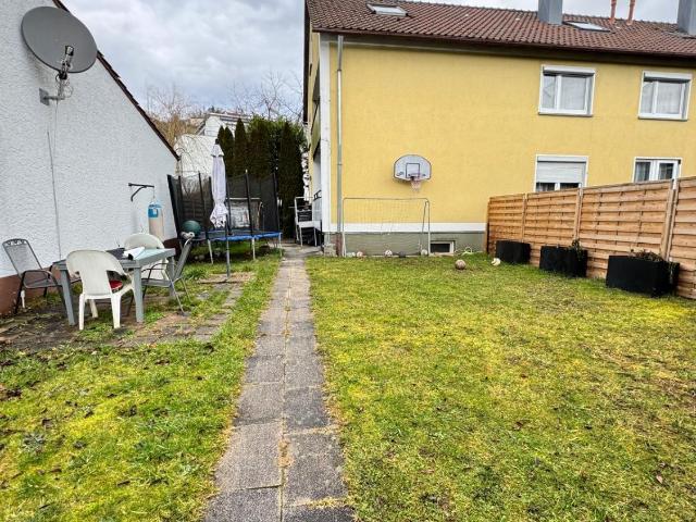 3 Zi Erdgeschosswohnung mit großer Gartenfläche und Terasse