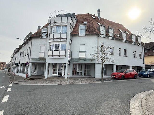 3 Zi Galeriewohnung mit Balkon, Lift, 2.OG, in zentraler Wohnlage, 90513 Zirndorf
