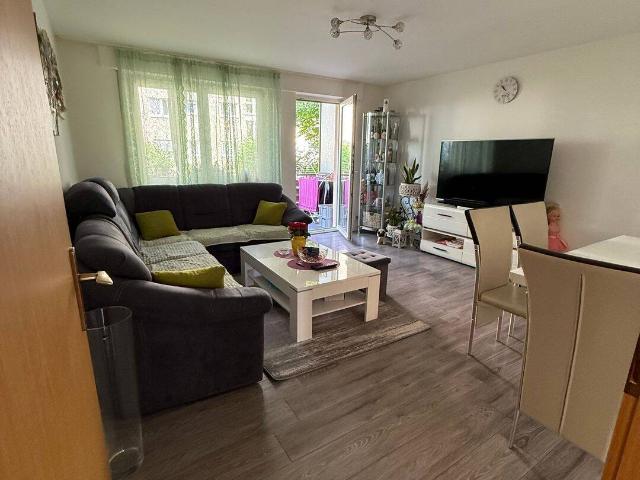 3 Zi. Hochparterre Whg. mit Balkon, EBK und Gartenanteil sowie sanierte 1 Zimmerwohnung im Souterrain