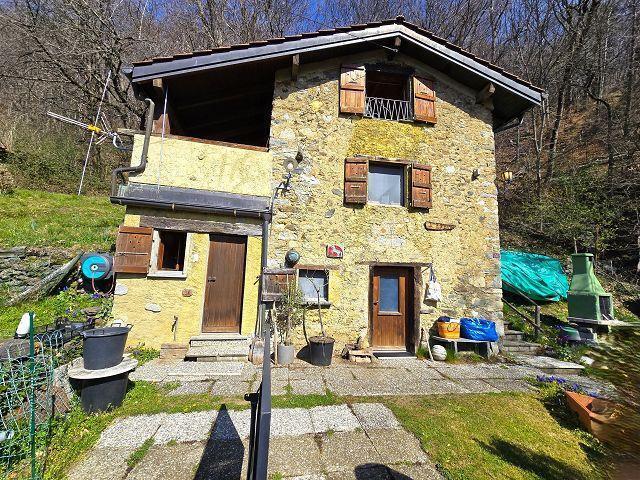3 Zi. Rustico mit kleinem Garten sehr ruhige, sonnige Aussichtslage/rustico di 3 loc. kleines Grundstück sehr sonnig, ruhig, mit schöner Aussicht
