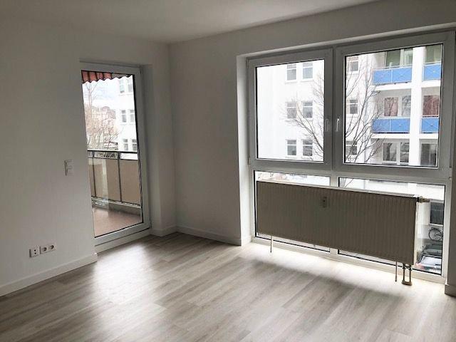 3 Zi. Whg. mit Loggia, Keller und Tiefgaragenstellplatz zu verkaufen Aufzug vorhanden