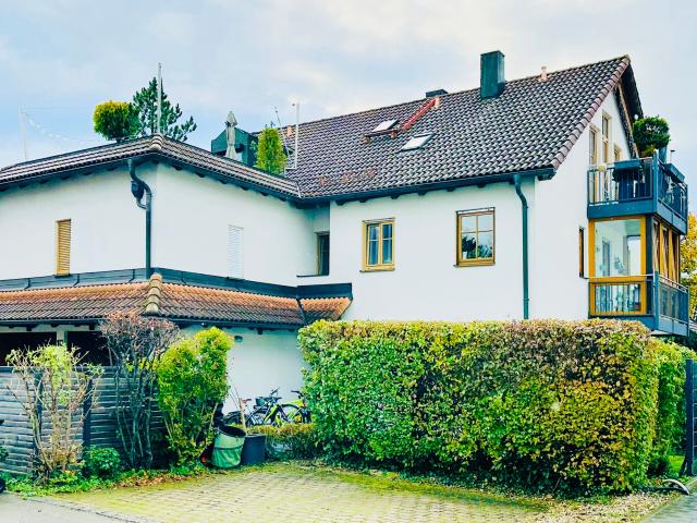 3 Zi. Wohnung mit 2 Balkonen und großer Dachterrasse!