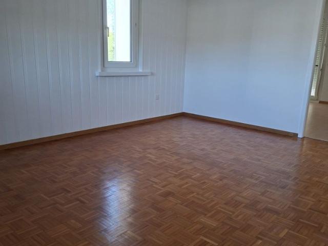 3 Zimmer, 77 m², 2. Stock