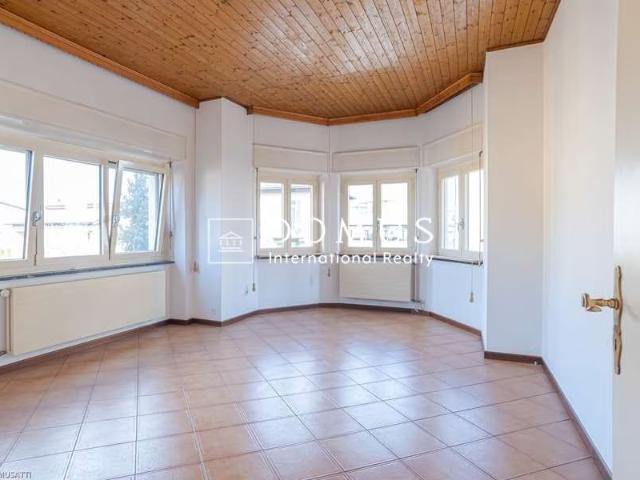 3 Zimmer, 85 m², 1. Stock
