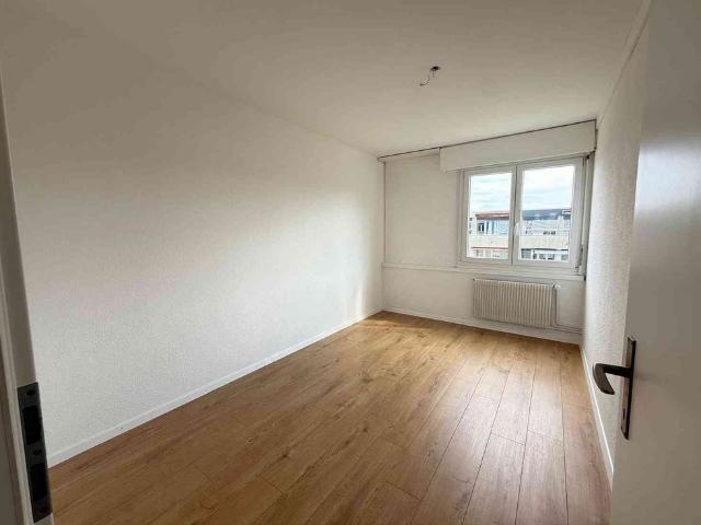 3 Zimmer, 90 m², 1. Stock