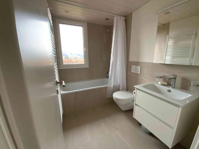 3 Zimmer, 90 m², 1. Stock