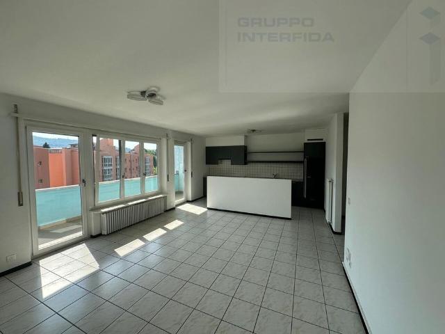 3 Zimmer, 90 m², 2. Stock