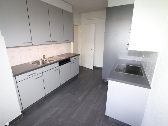 3 Zimmer, 90 m², 2. Stock