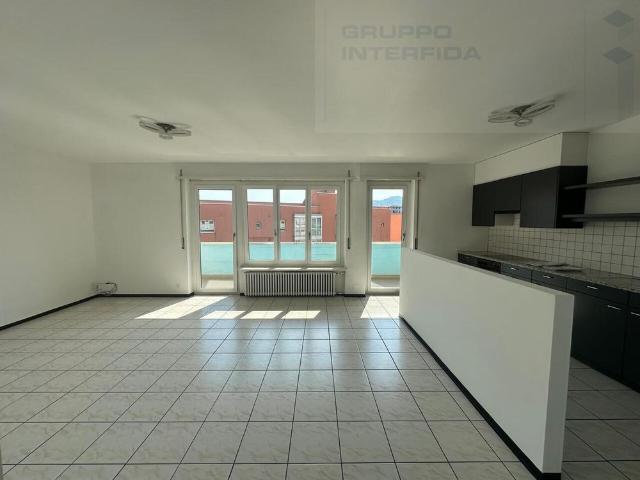 3 Zimmer, 90 m², 2. Stock