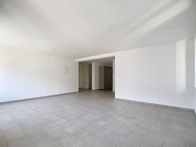 3 Zimmer, 95 m², 2. Stock
