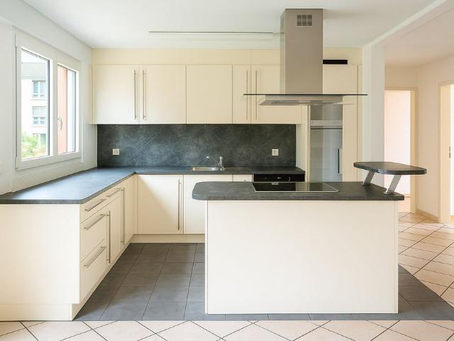 3 Zimmer, 100 m², 2. Stock