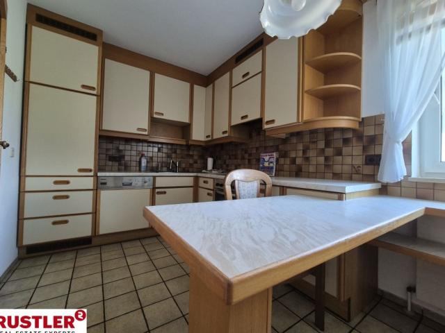 TOLLE AUSSICHT EN ! 3 ZIMMER WOHNUNG MIT VIEL POTENZIAL ZUM FAIREN PREIS