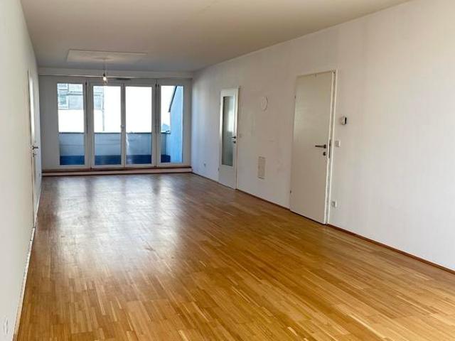 3 Zimmer Wohnung mit Balkon