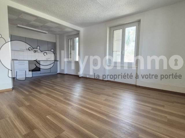 3 Zimmer Wohnung mit Balkon in Le Locle