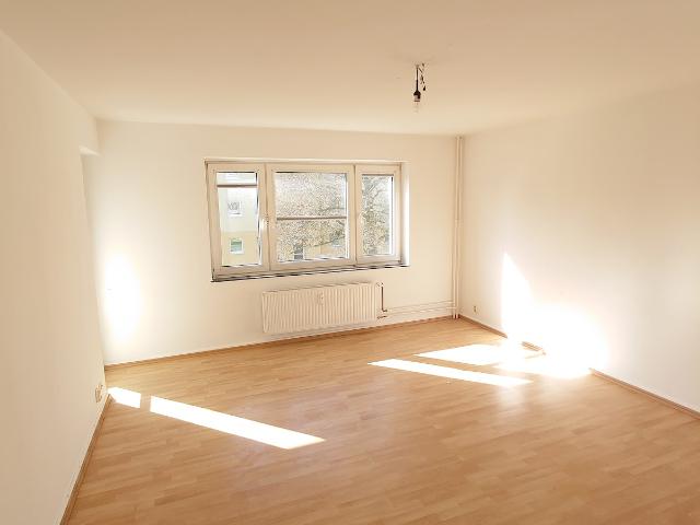 3 Zimmer Wohnung mit Balkon sofort frei