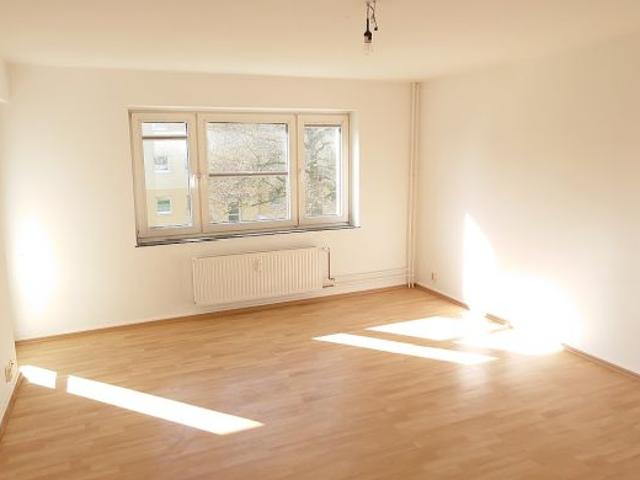 3 Zimmer Wohnung mit Balkon sofort frei