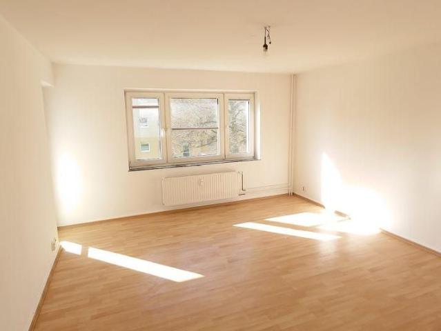3 Zimmer Wohnung mit Balkon sofort frei