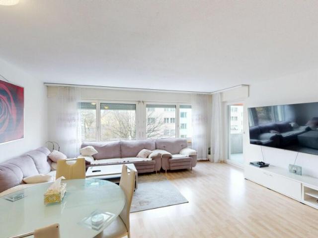 3 Zimmer Wohnung mit Balkon und Tiefgaragenplatz in Wohlen