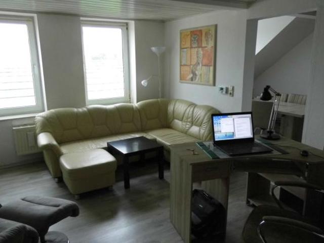 3 Zimmer Wohnung mit Einbauküche im 3.OG DG in ruhiger Randlage mit Blick auf das Landesgartenschaugelände! Gartennutzung ist möglich!
