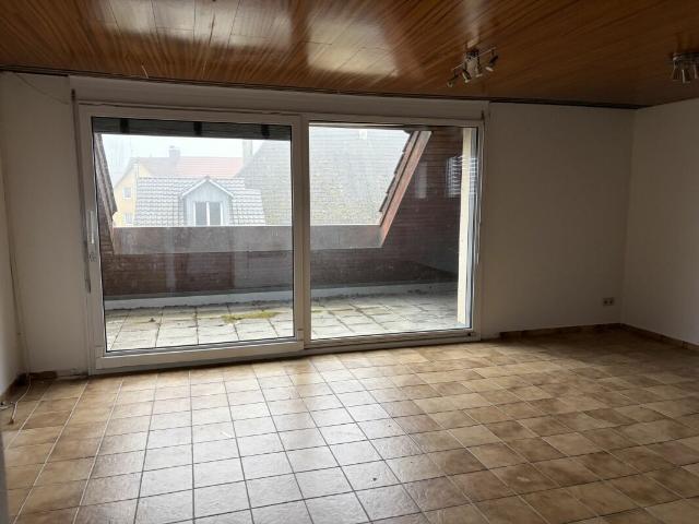 3½ Zimmer Wohnung mit grosser Terrasse: ideales Renovationsobjekt