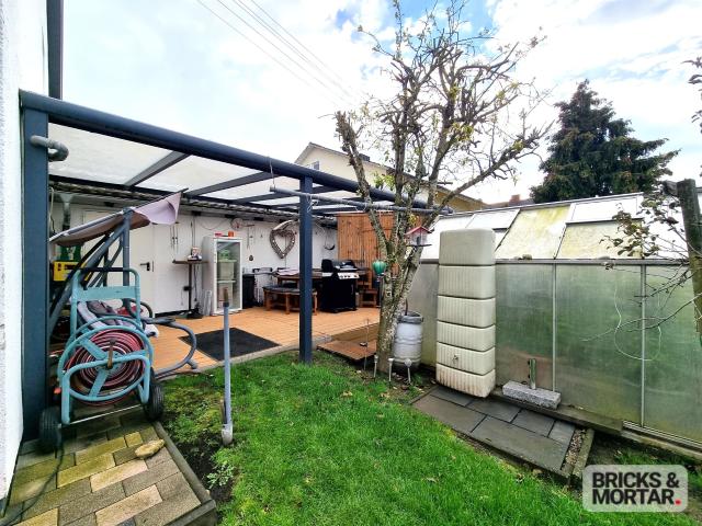 3 Zimmer Wohnung im Herzen Althegnenbergs mit Balkon und eigenem Gartenanteil