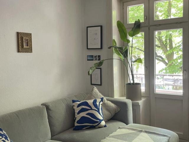 3 Zimmer Altbau Wohnung mit Balkon