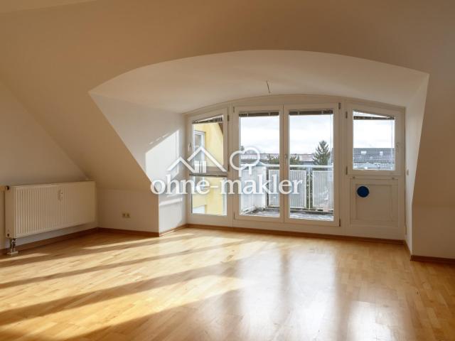3 Zimmer Dachgeschosswohnung mit Sonnenterrasse und Balkon