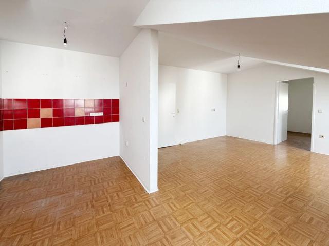 3 Zimmer Dachgeschosswohnung Nähe Krankenhaus