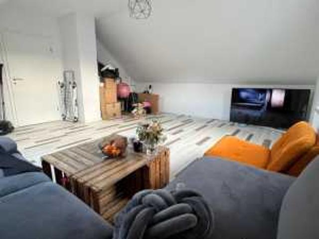 3 Zimmer Dachgeschoss Wohnung zu Vermieten ab Sofort