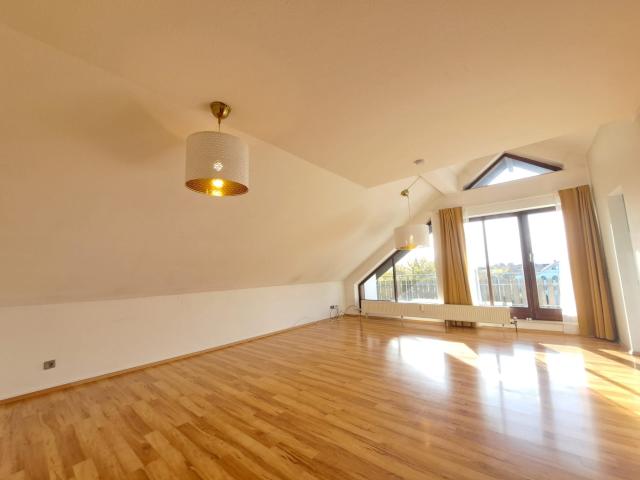 3 Zimmer DG Wohnung mit Garage