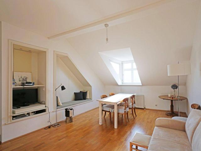 3 Zimmer DG Wohnung in Jahrhundertwendehaus mit Terrassen Grünblick