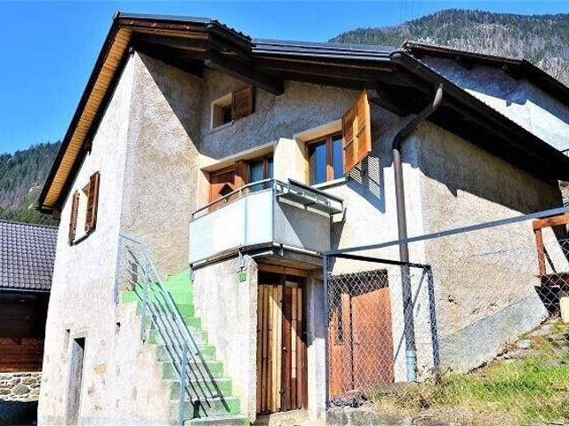 Rustic house with 3.5 rooms on sale in Osco 90 m² | dreamo. Ch