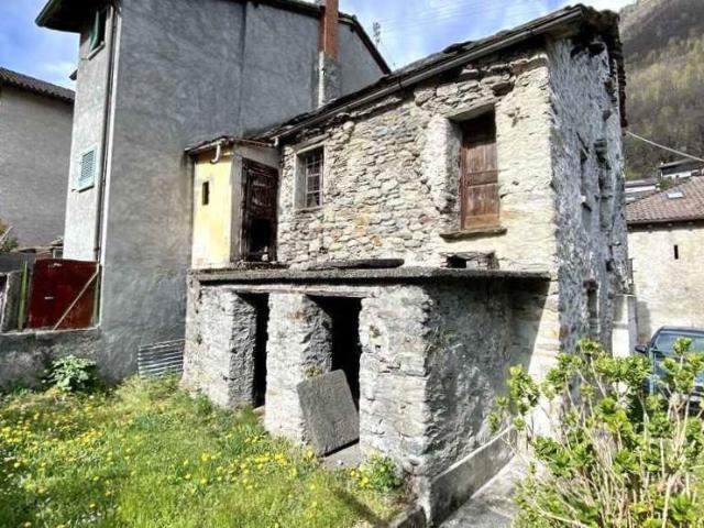3 Zimmer Dorfrustico zum Ausbauen mit Garten / rustic in the core of 3 zu renovierende Zimmer mit Garten