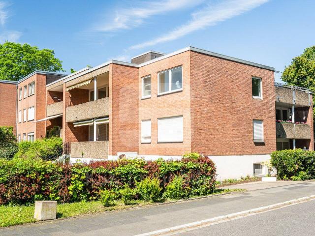 3 Zimmer Eigentumswohnung mit Balkon und Tiefgaragenstellplatz! Pool und Saunanutzung inklusive!