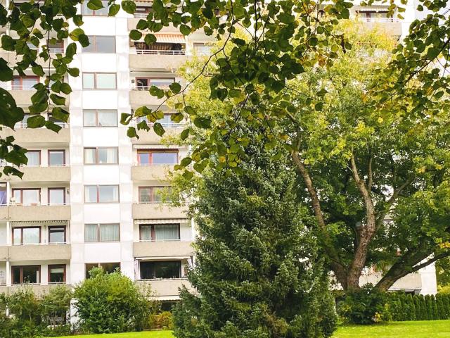 3 Zimmer ETW in sonniger Park und Citylage von HH Schenefeld, Balkon, Fahrstuhl, Weitblick, Kfz Einstellplatz. Frei und geräumt
