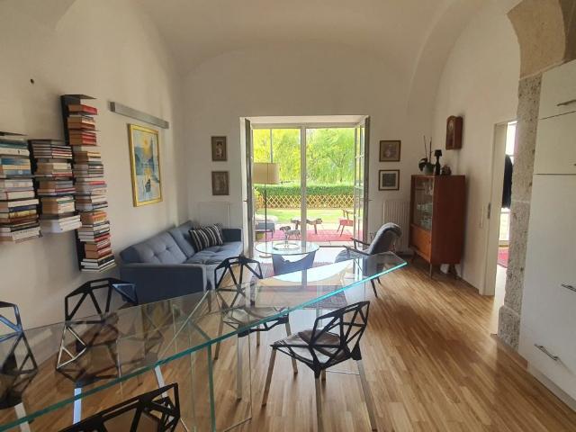 3 Zimmer Garten Wohntraum im Schloss!