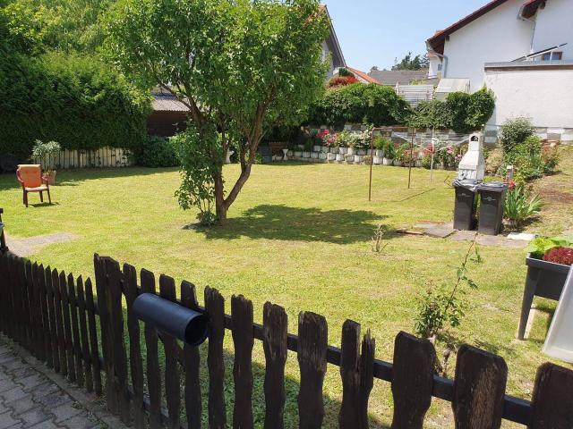 3 ZIMMER in 4 Familen Haus PKW Stellplatz GARTEN Mitnutzung