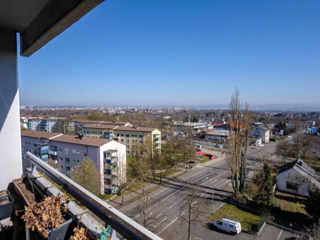 3 Zimmer, Küche, Bad, Essdiele, Loggia, Abstellkammer, Kellerraum in gepflegter Wohnanlage