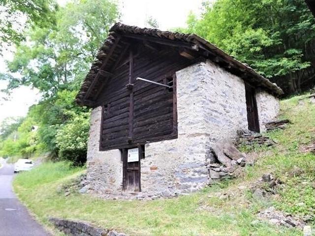 3 Zimmer Rustico zum Ausbauen mit kl. Wiese und Wald / 3 Zimmer Finca zum Renovieren mit kleinem Rasen und Wald