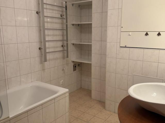 3 Zimmerwohnung Parkplatz Kellerabteil Unbefristet